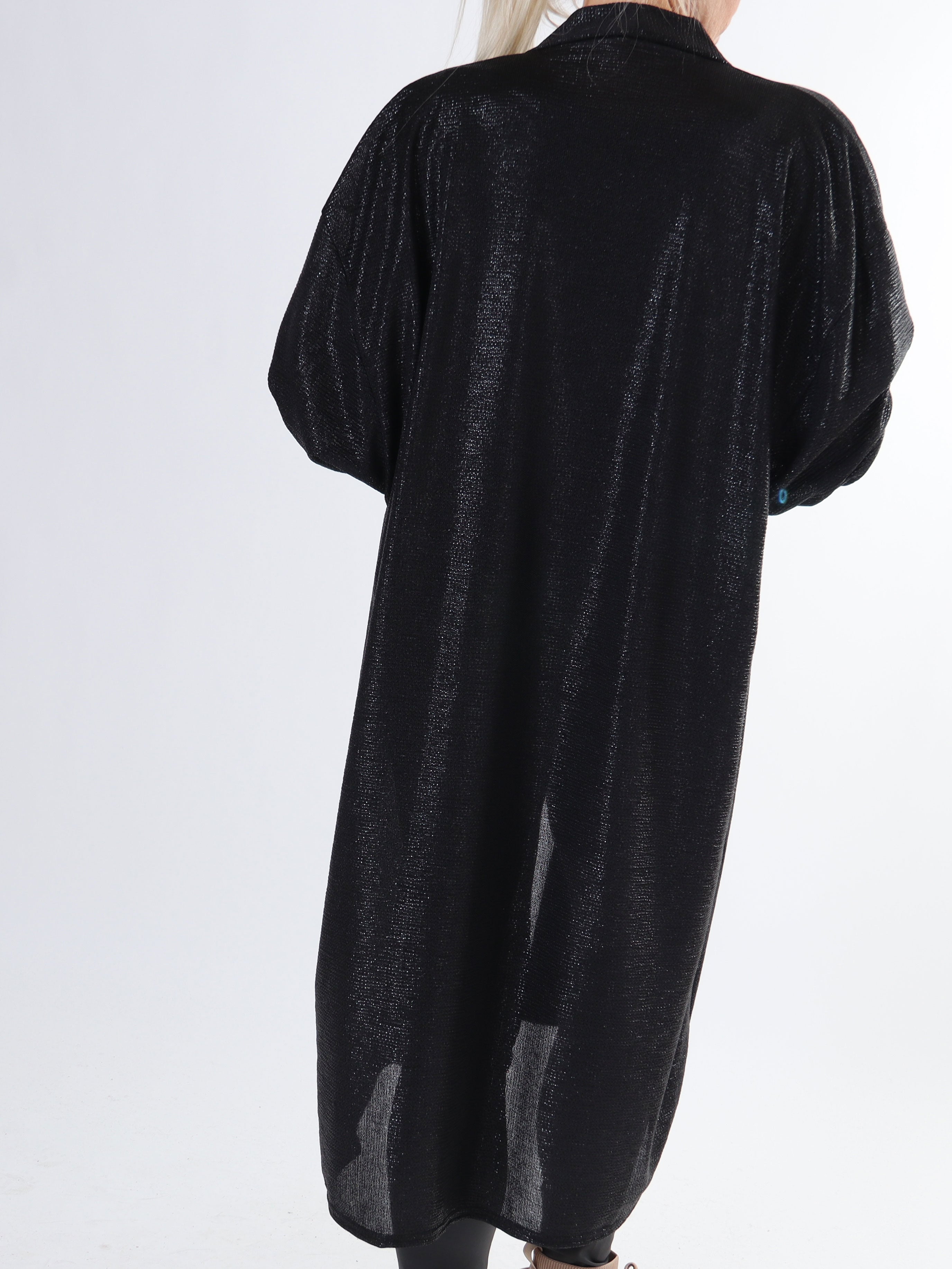 Jayda - Fin plus size-kofta i glänsande tyg